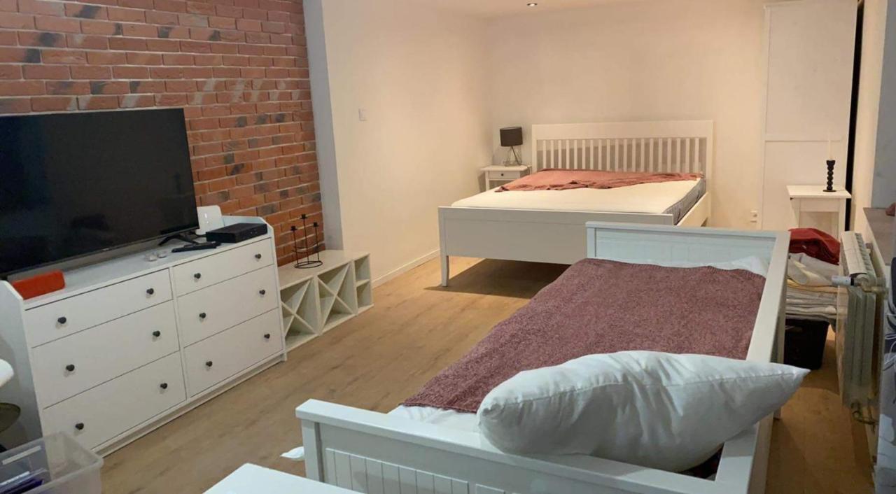 Brick Apartment ชิลินา ภายนอก รูปภาพ