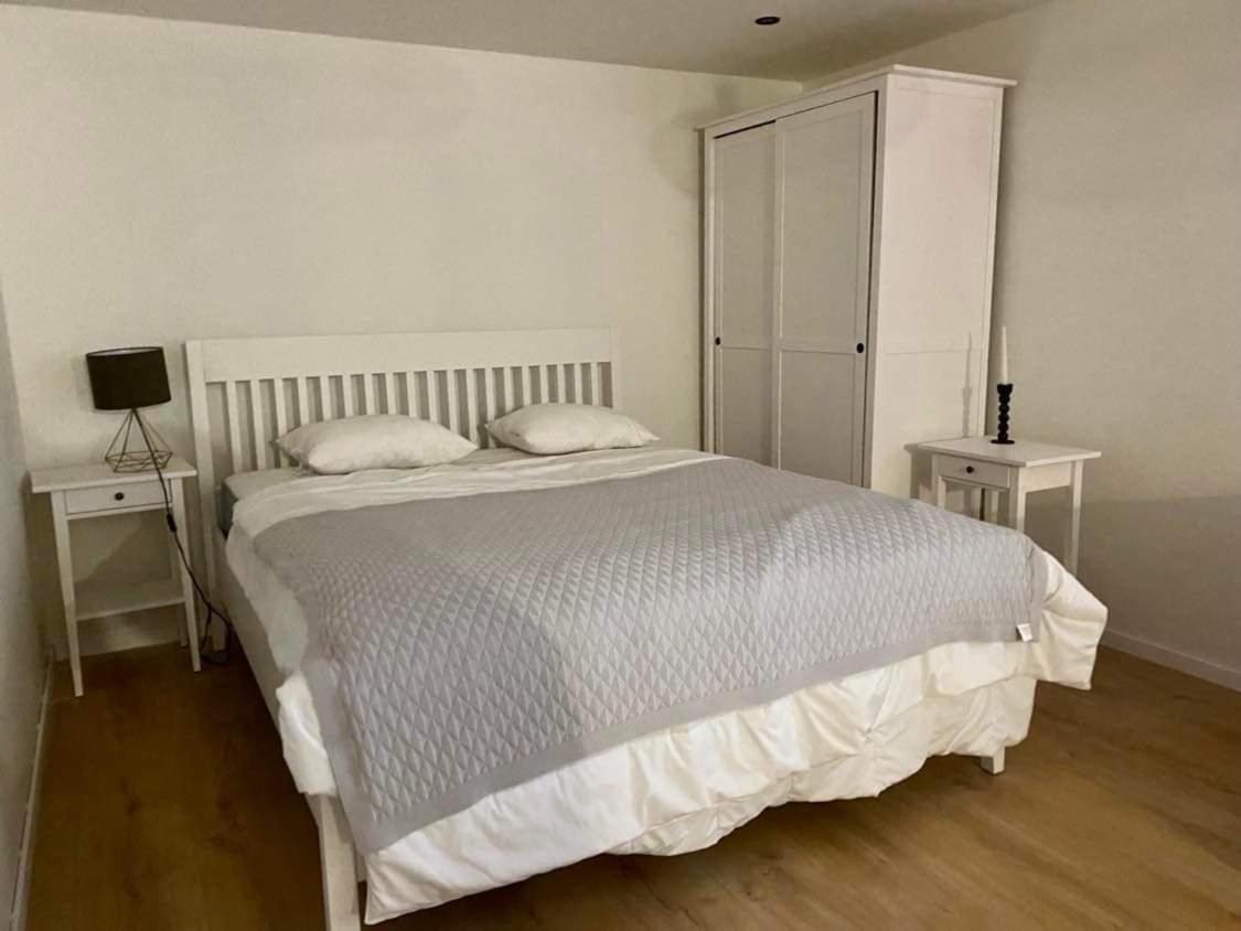 Brick Apartment ชิลินา ภายนอก รูปภาพ